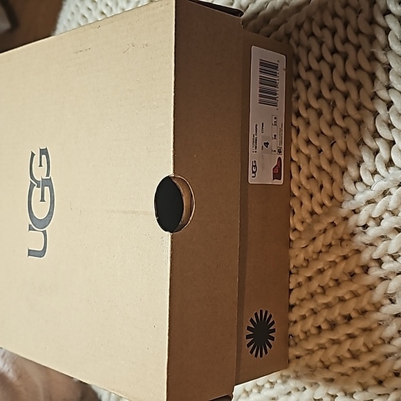 Brown and pink UGGS - Picture 5 of 5